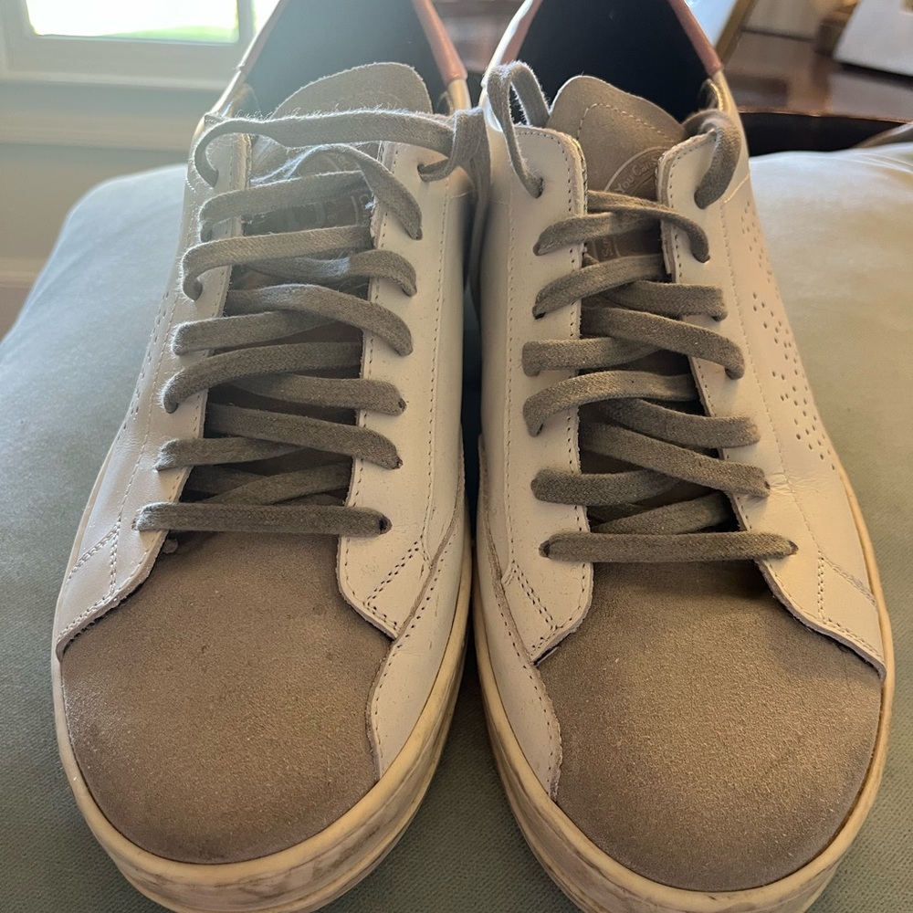 P448 Women’s White and Gray Sneakers Sleek Design